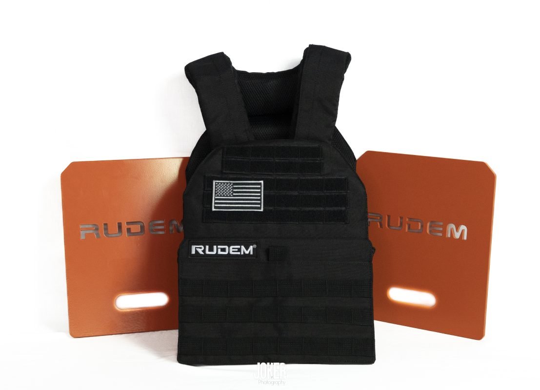 CHALECO NEGRO 1 1 - CHALECO LASTRADO: cosas que debes tener en cuenta a la hora de hacer el Murph o cualquier wod.